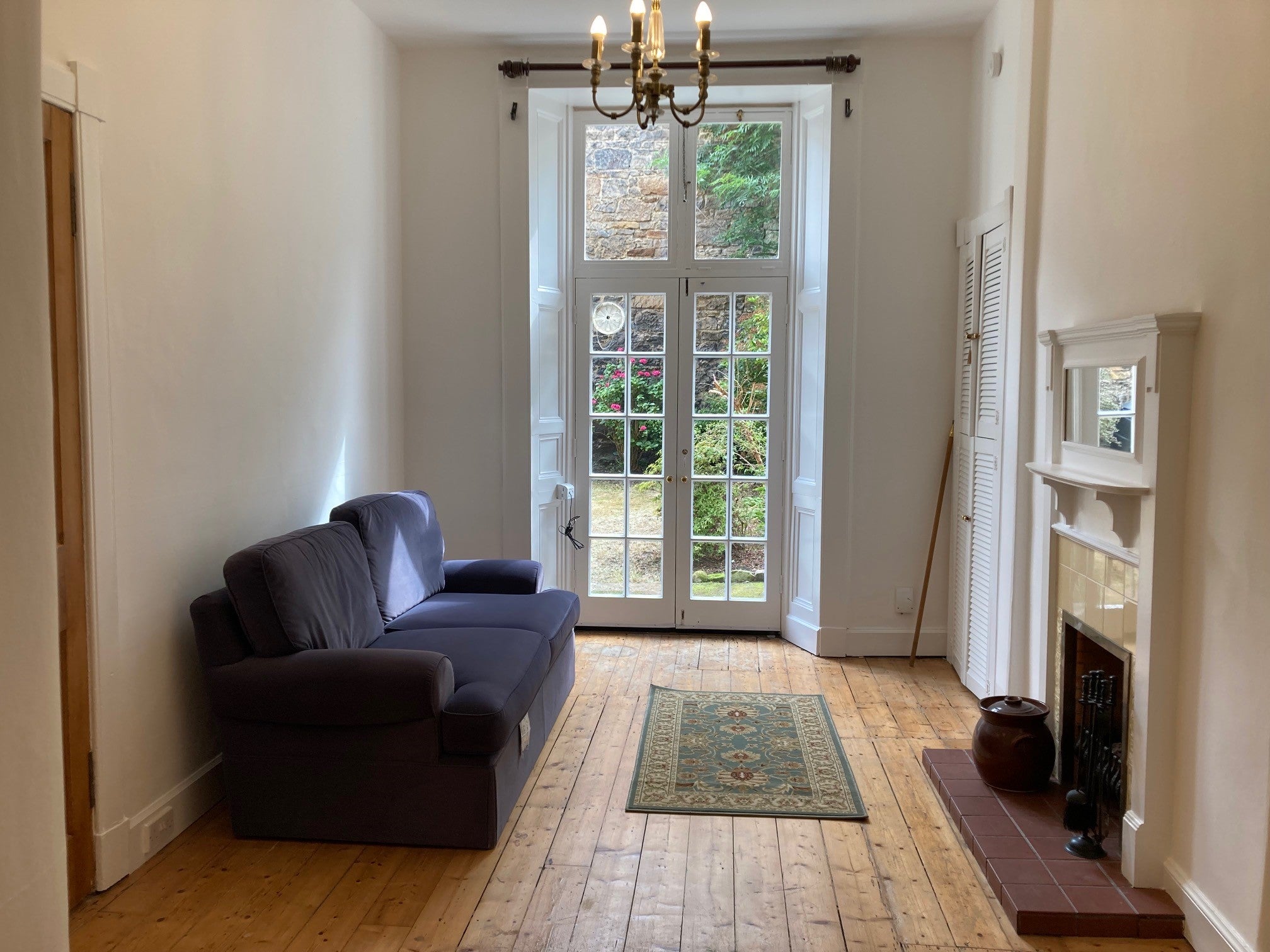 Flat Comely Bank Row in City of Edinburgh