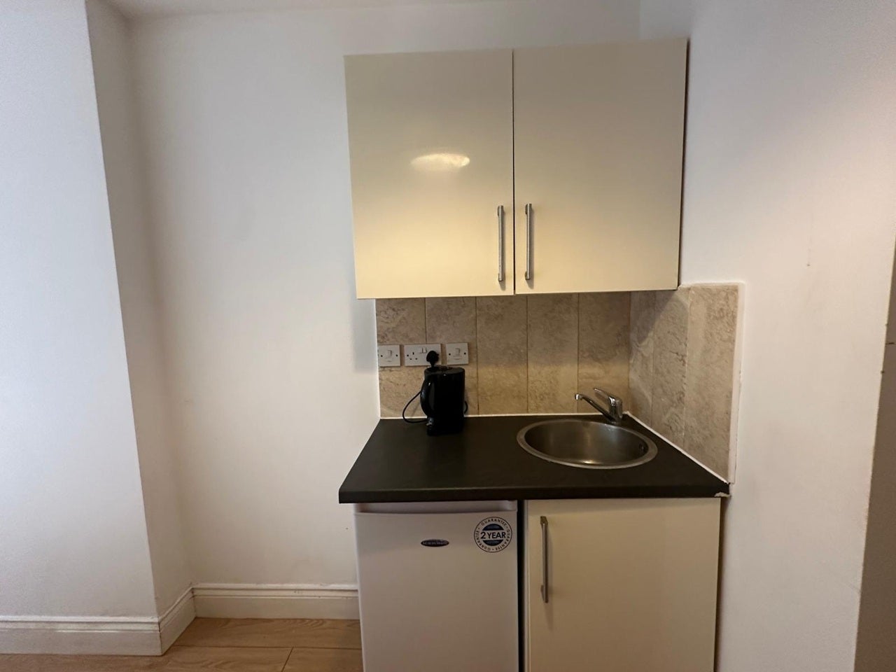 Flat Oak Cottage Close in Greater London
