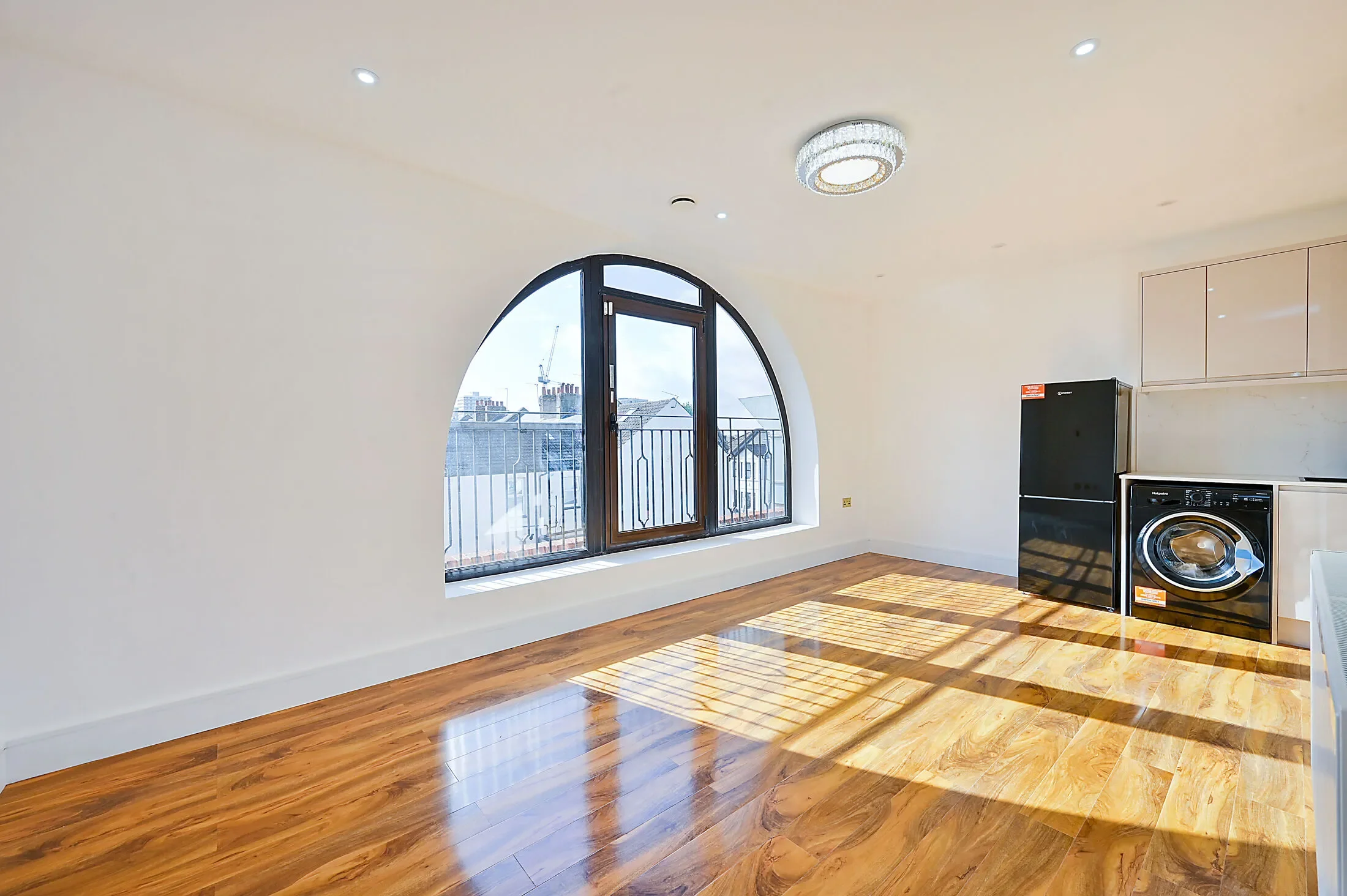 Flat Cobham Road in Greater London