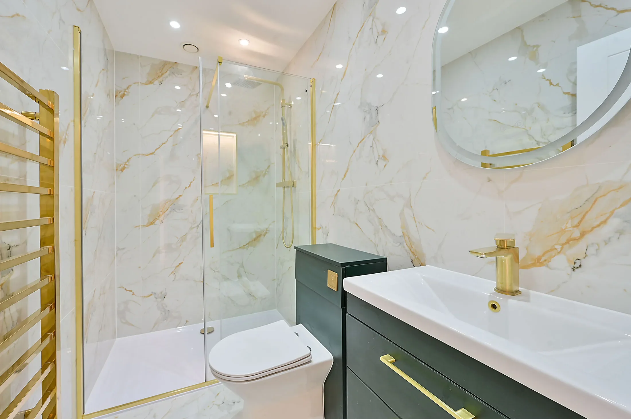 Flat Cobham Road in Greater London