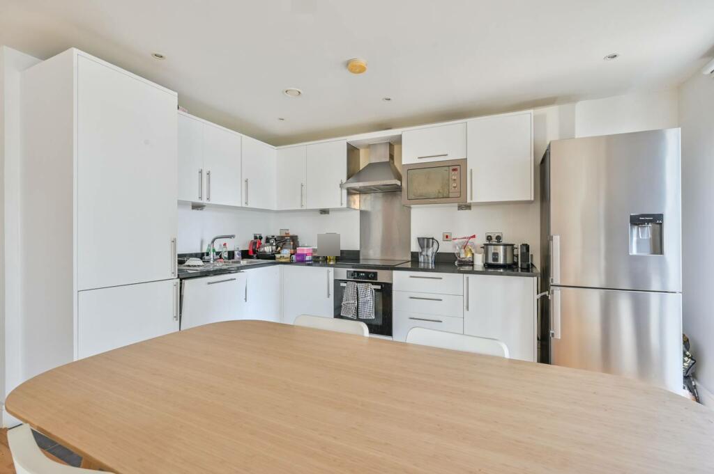 Flat Cassilis Road in Greater London