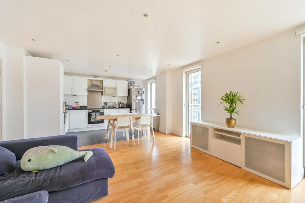 Flat Cassilis Road in Greater London