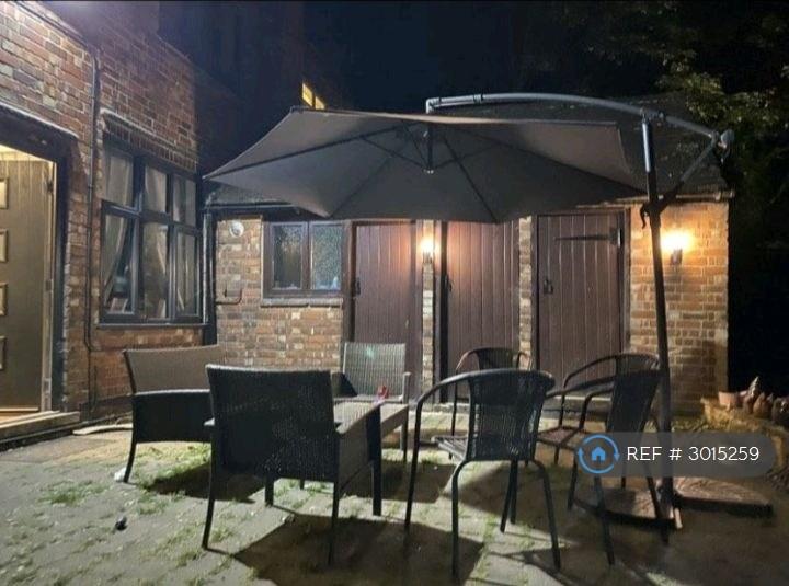 Room Heanor Road in Erewash