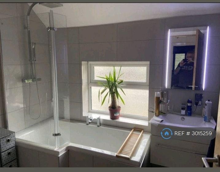 Room Heanor Road in Erewash