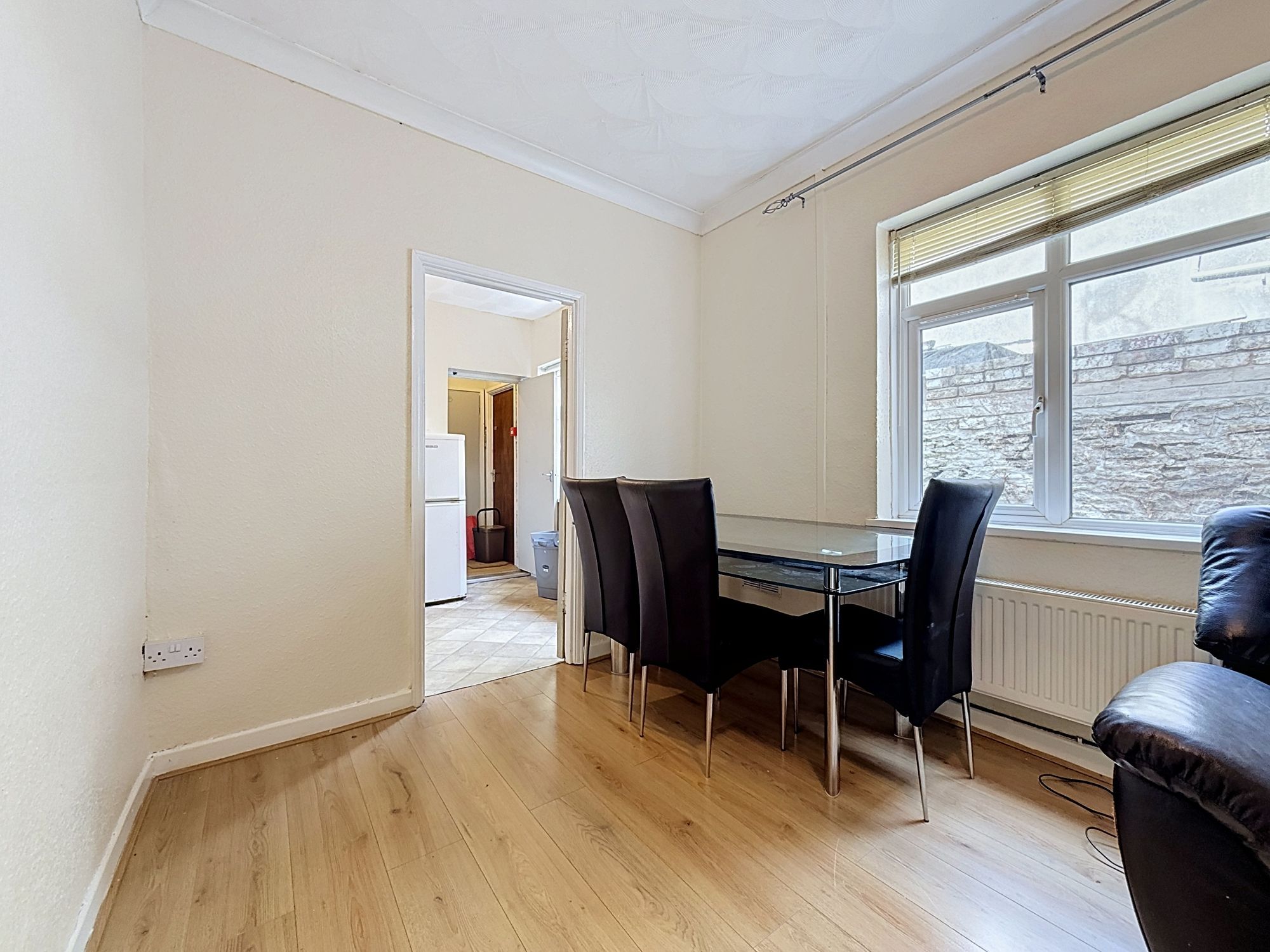 Flat Cathays Terrace in Cardiff