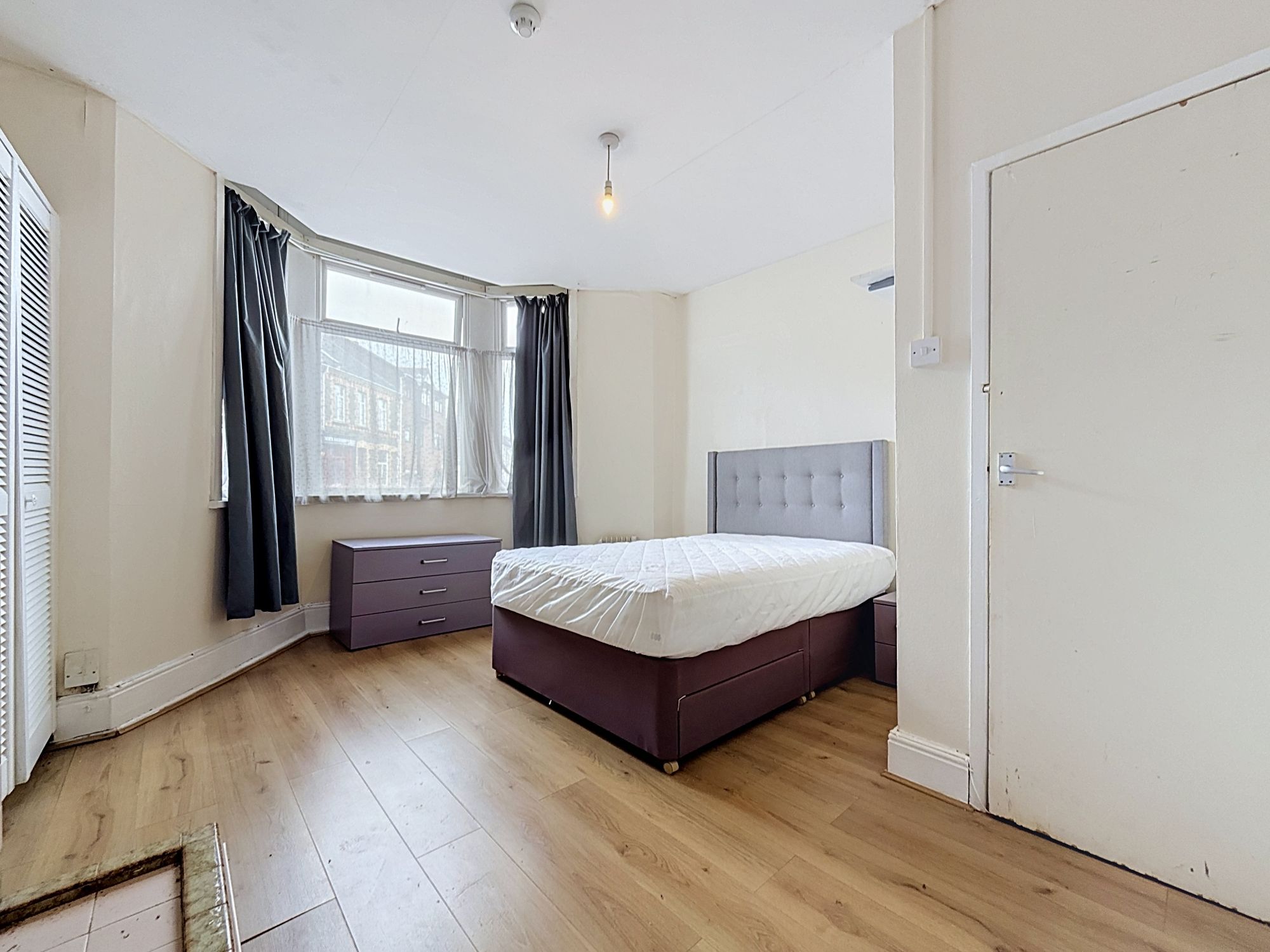Flat Cathays Terrace in Cardiff