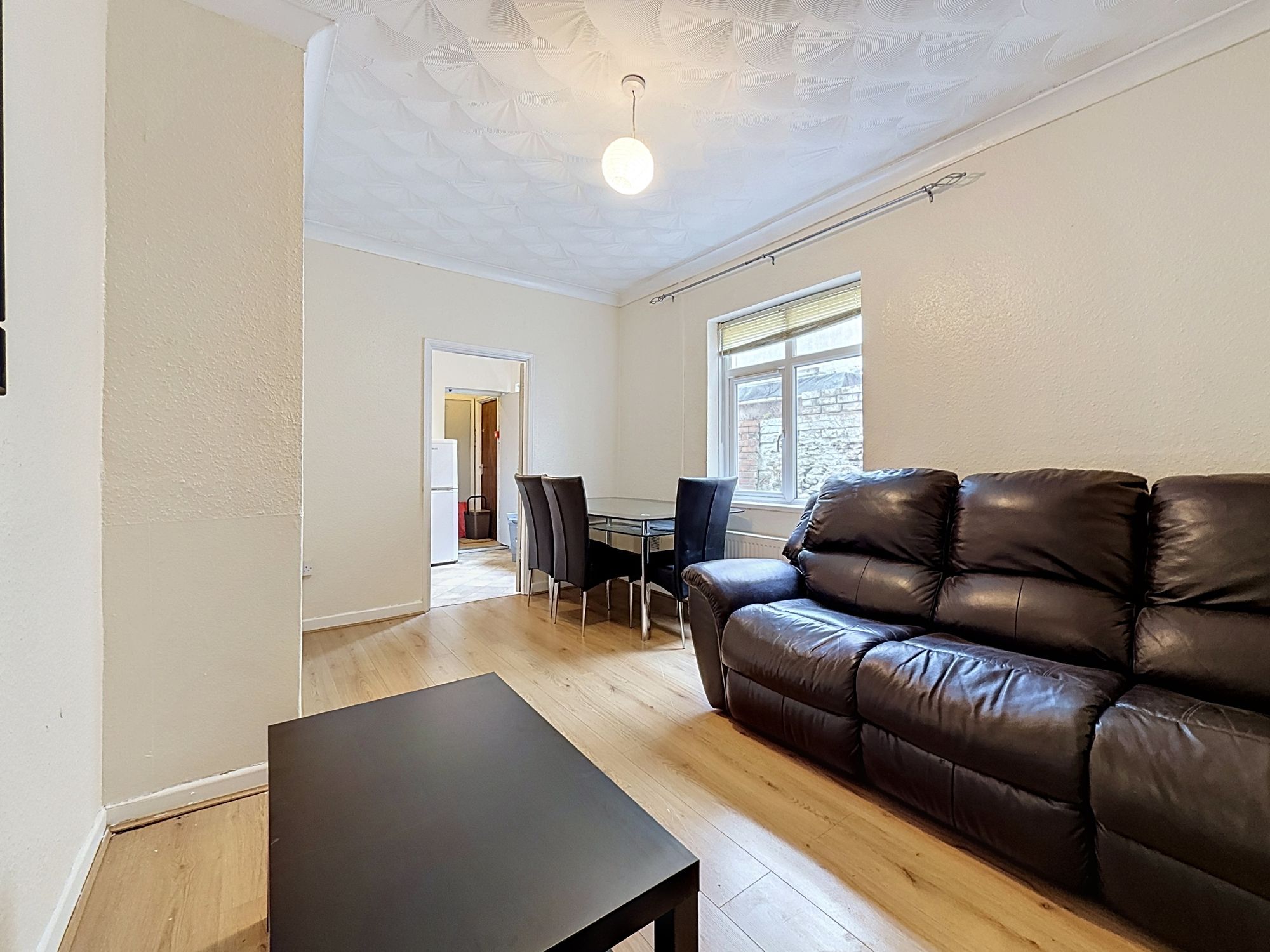 Flat Cathays Terrace in Cardiff