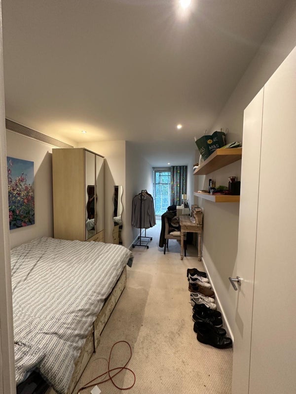 Room Queenstown Road in Greater London