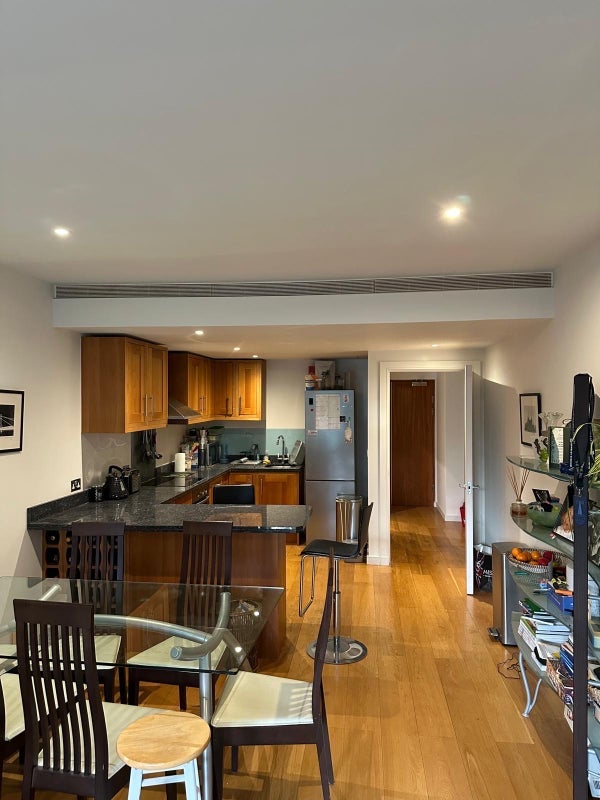 Room Queenstown Road in Greater London