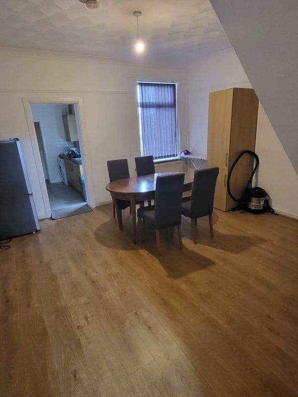 Room Longton Lane in St Helens