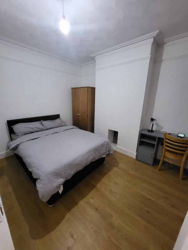Room Longton Lane in St Helens