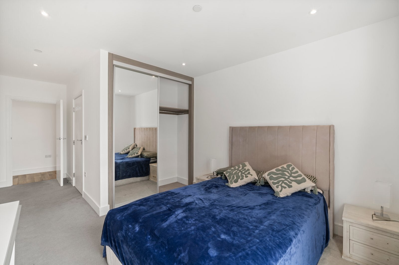 Flat Bridges Court in Greater London