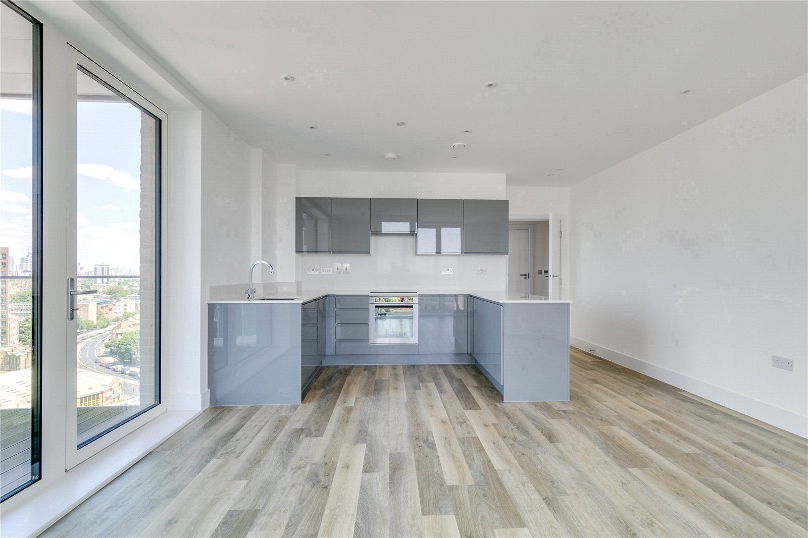 Flat Bridges Court in Greater London
