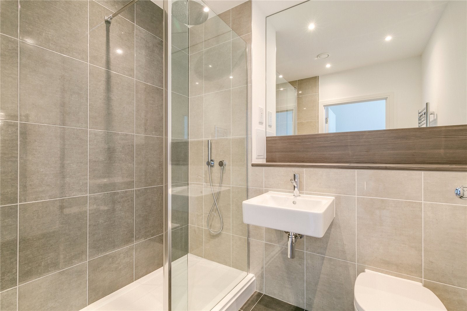 Flat Bridges Court in Greater London