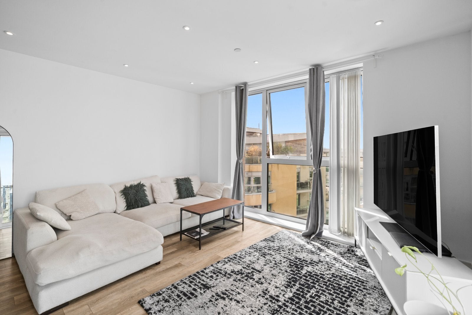 Flat Bridges Court in Greater London