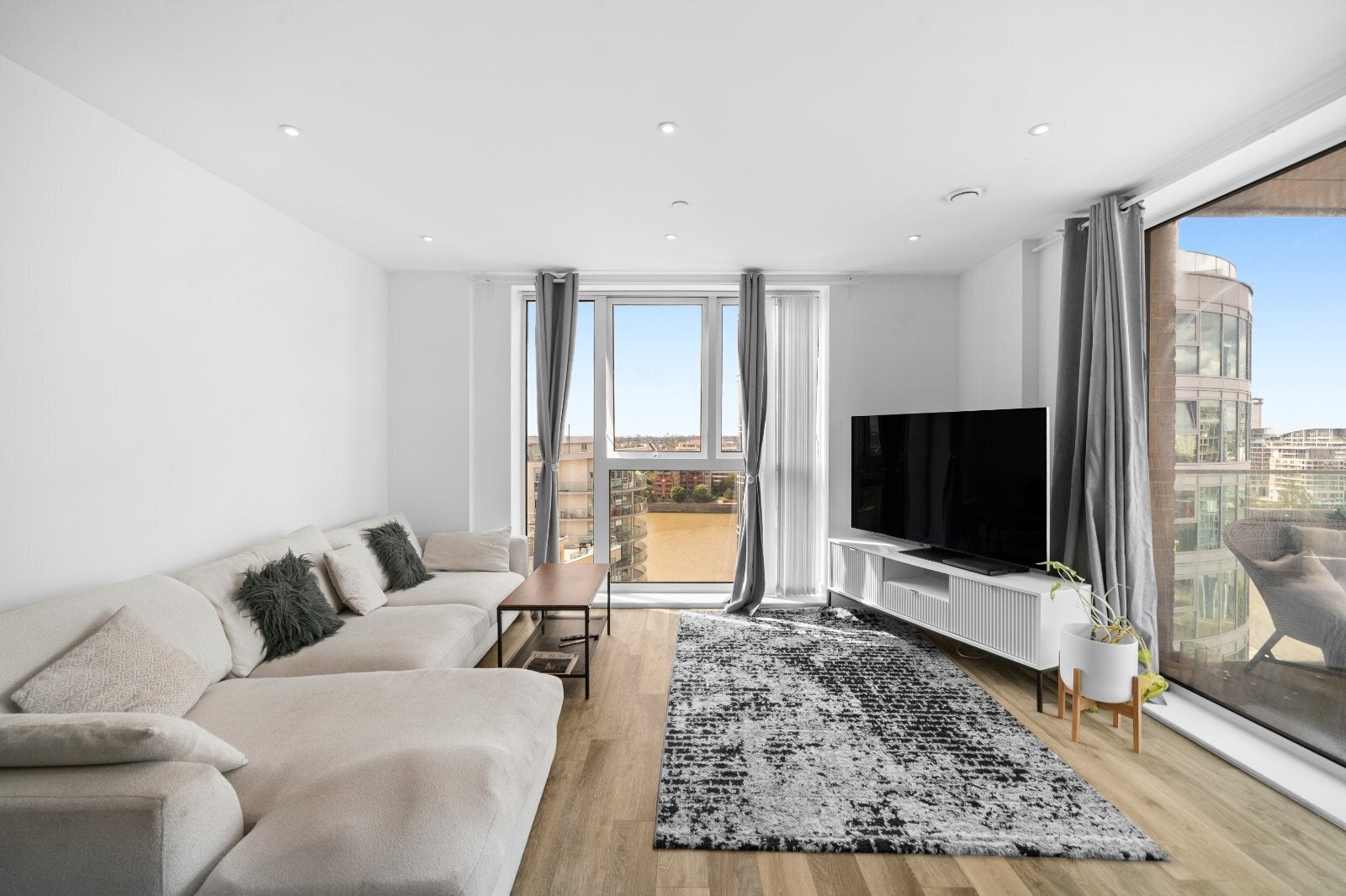Flat Bridges Court in Greater London