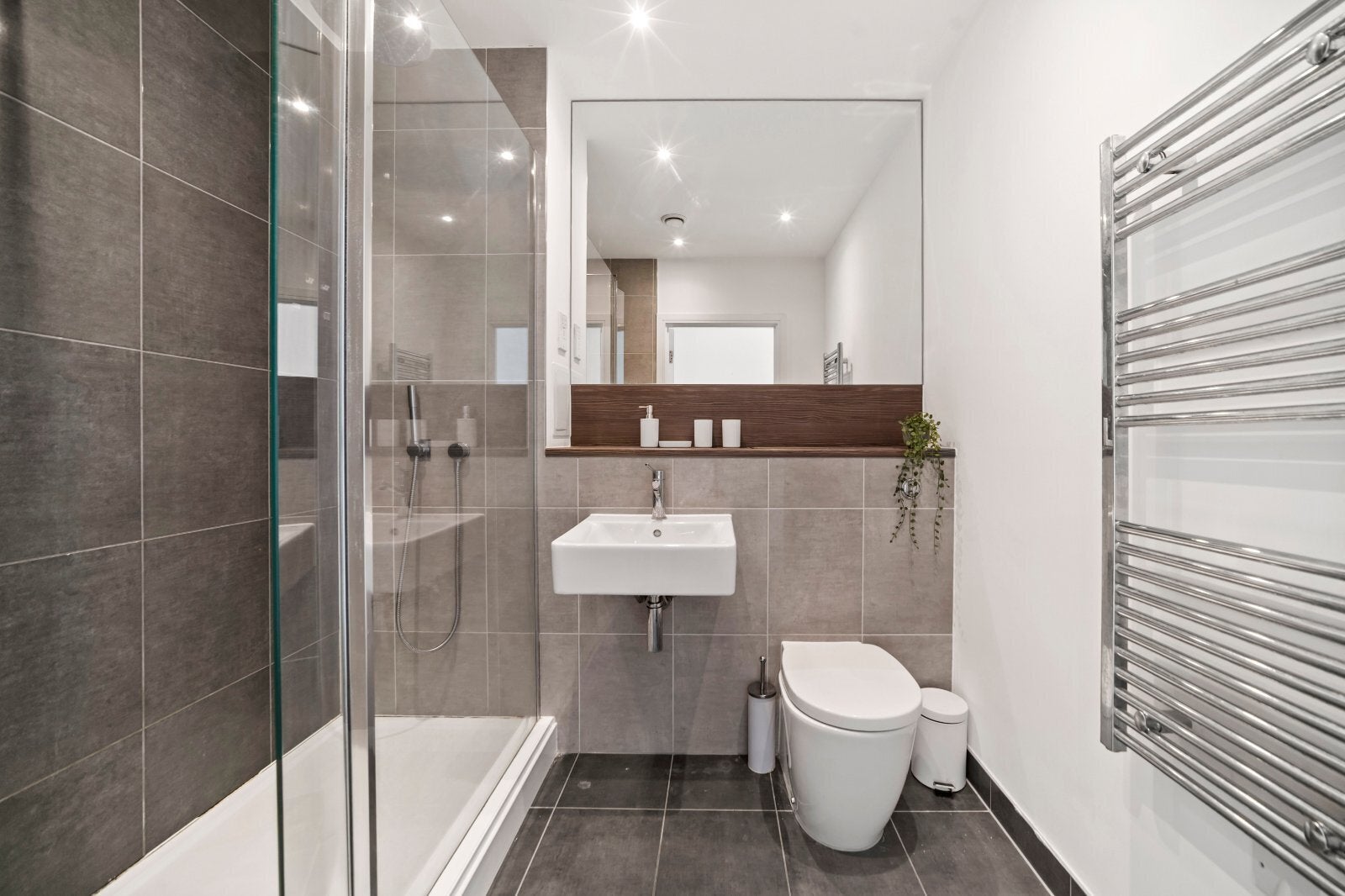 Flat Bridges Court in Greater London