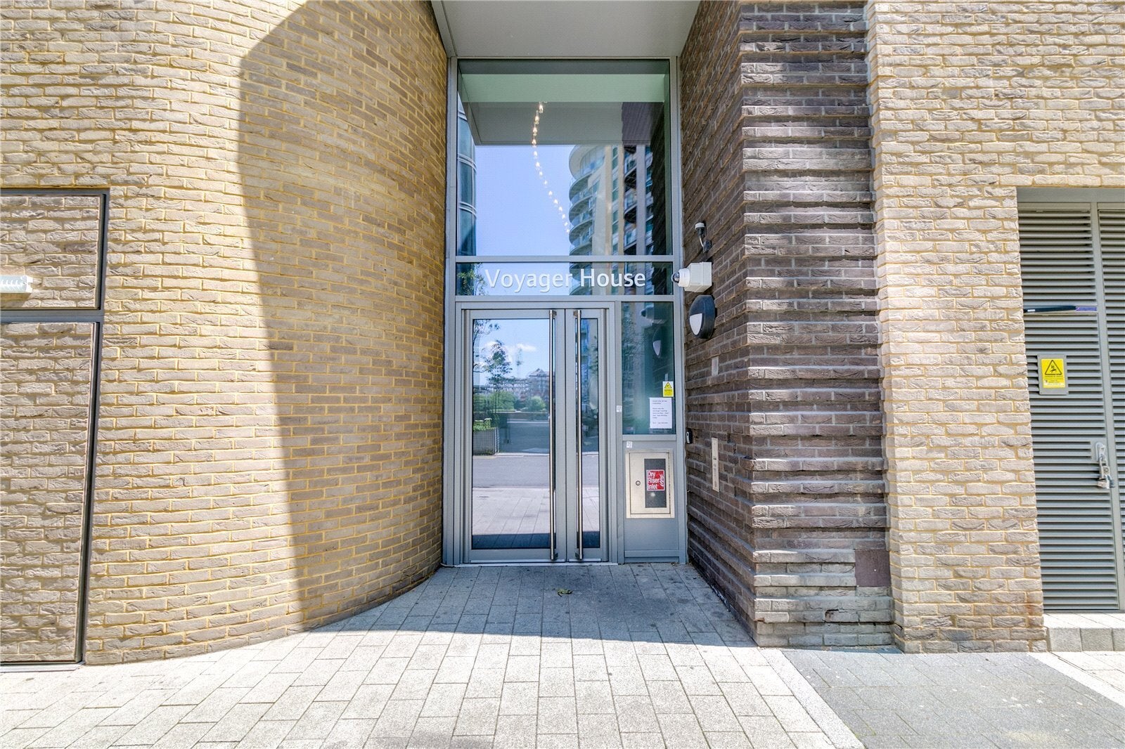 Flat Bridges Court in Greater London