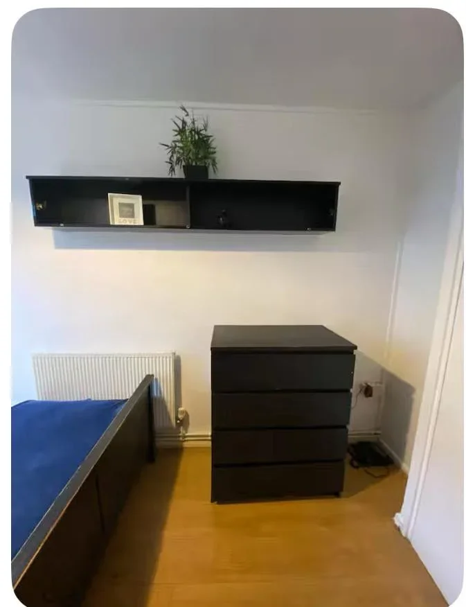 Room Shrubland Road in Greater London