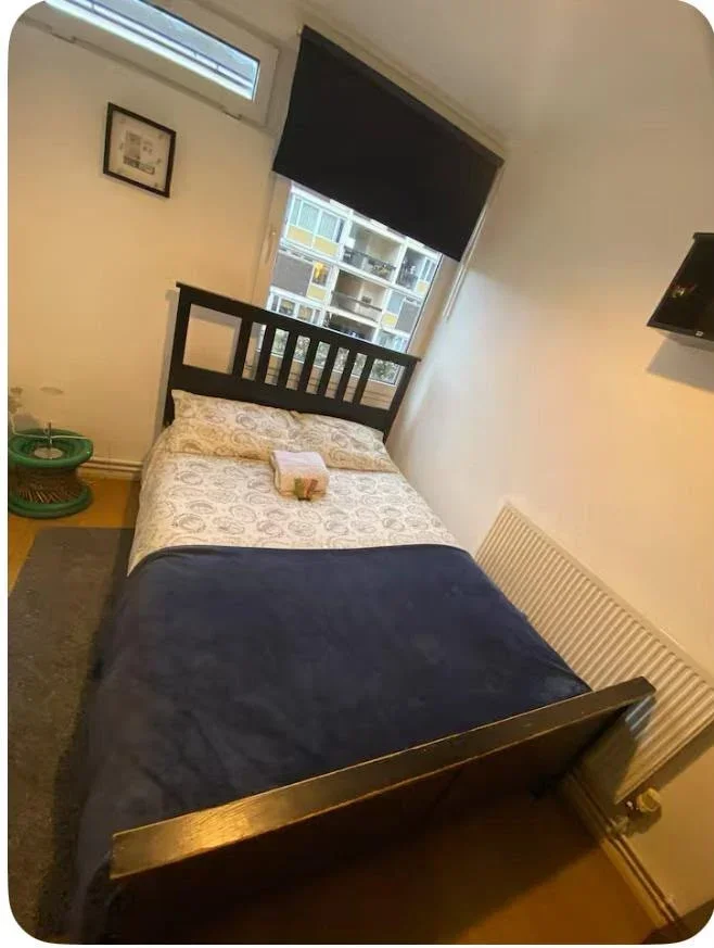 Room Shrubland Road in Greater London