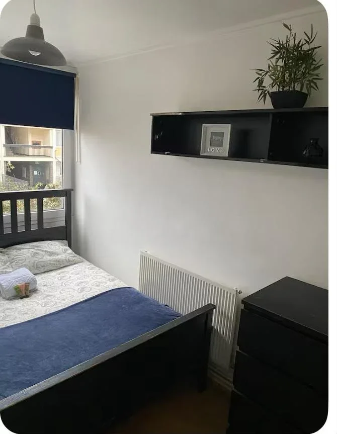 Room Shrubland Road in Greater London