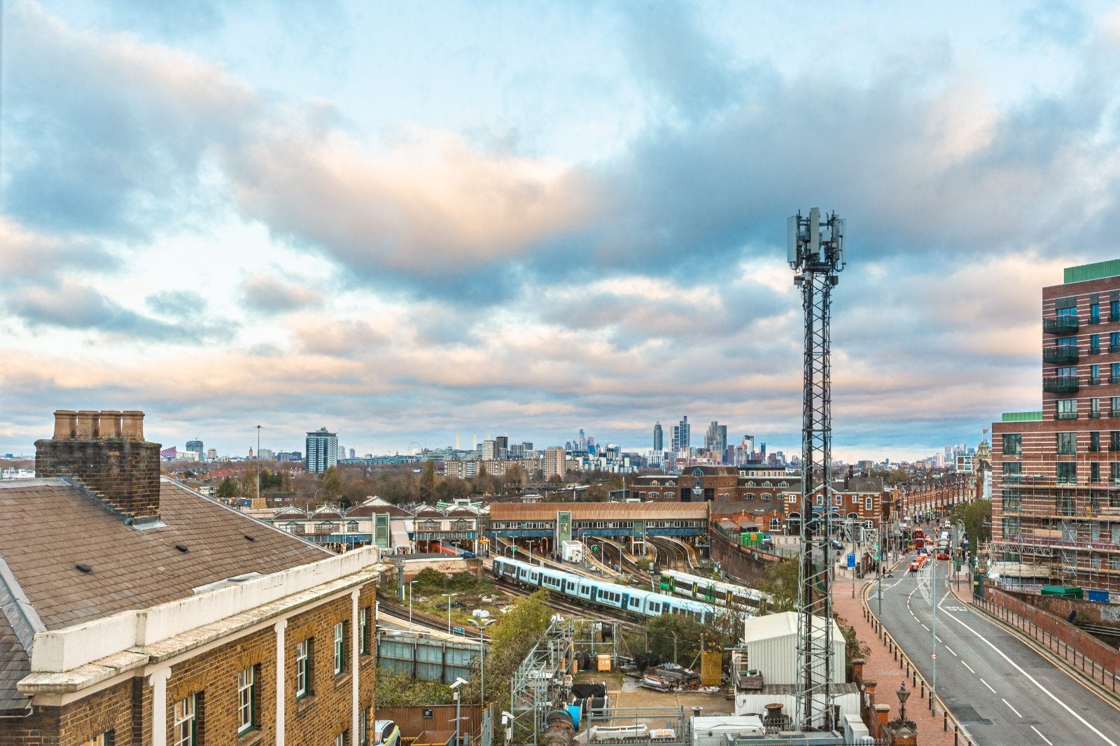 Flat Saint John's Hill in Greater London