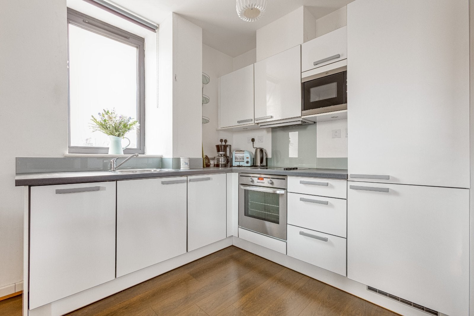 Flat Saint John's Hill in Greater London