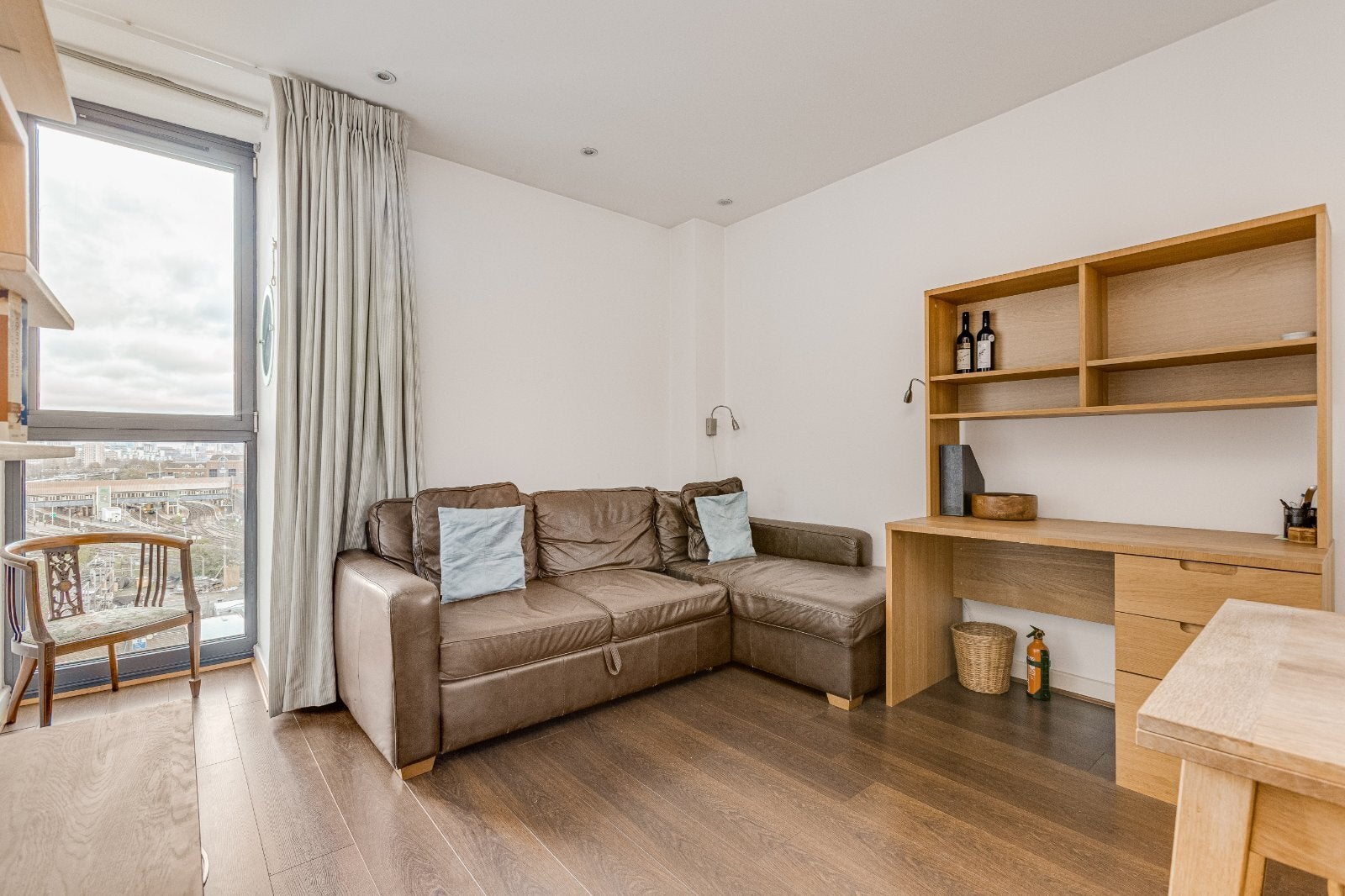 Flat Saint John's Hill in Greater London