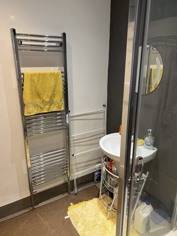 Room Eden Way in Greater London