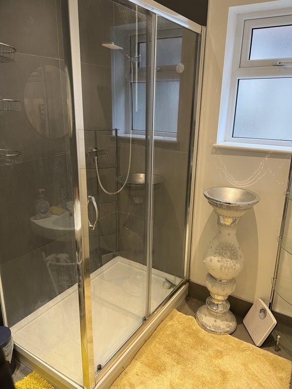 Room Eden Way in Greater London