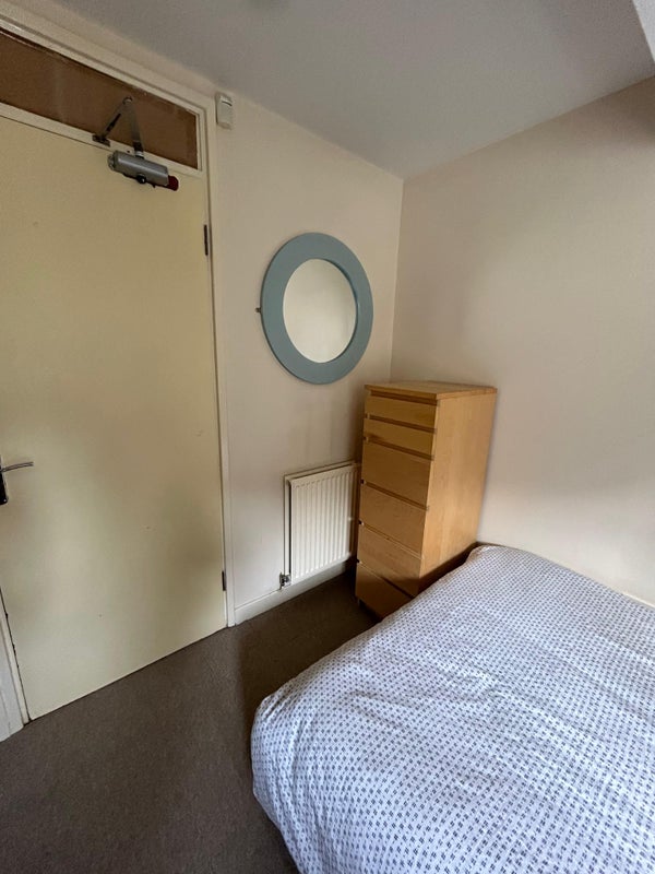 Room Dumbiedykes Road in City of Edinburgh