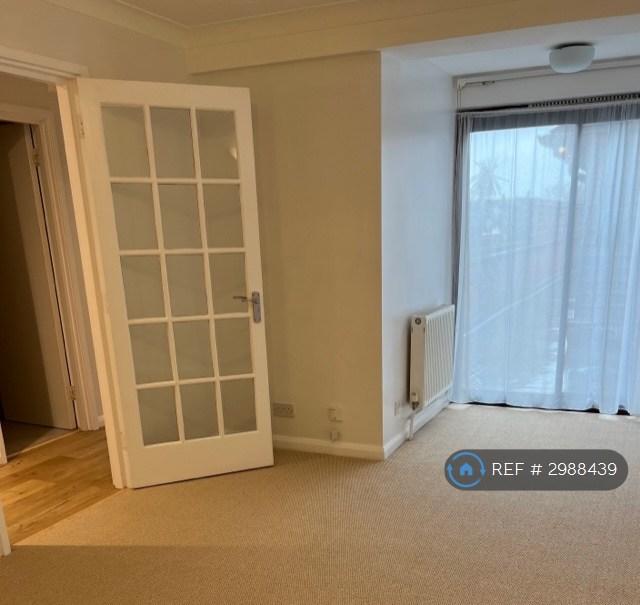Flat Heath Road in Greater London