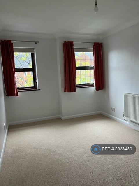 Flat Heath Road in Greater London