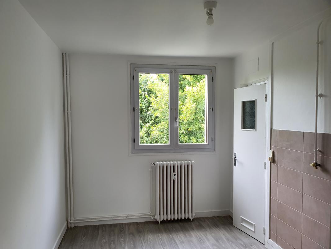 Flat Rue Louis Hanot in Charleville-Mézières