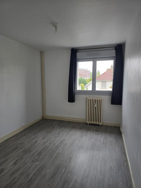 Flat Rue Louis Hanot in Charleville-Mézières