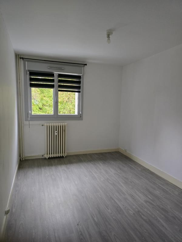 Flat Rue Louis Hanot in Charleville-Mézières
