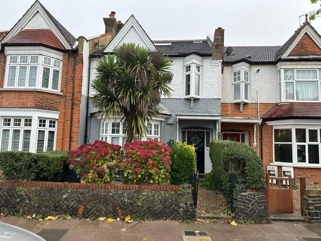 Flat New River Crescent in Greater London