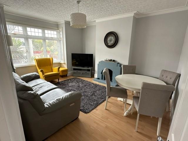 Flat New River Crescent in Greater London