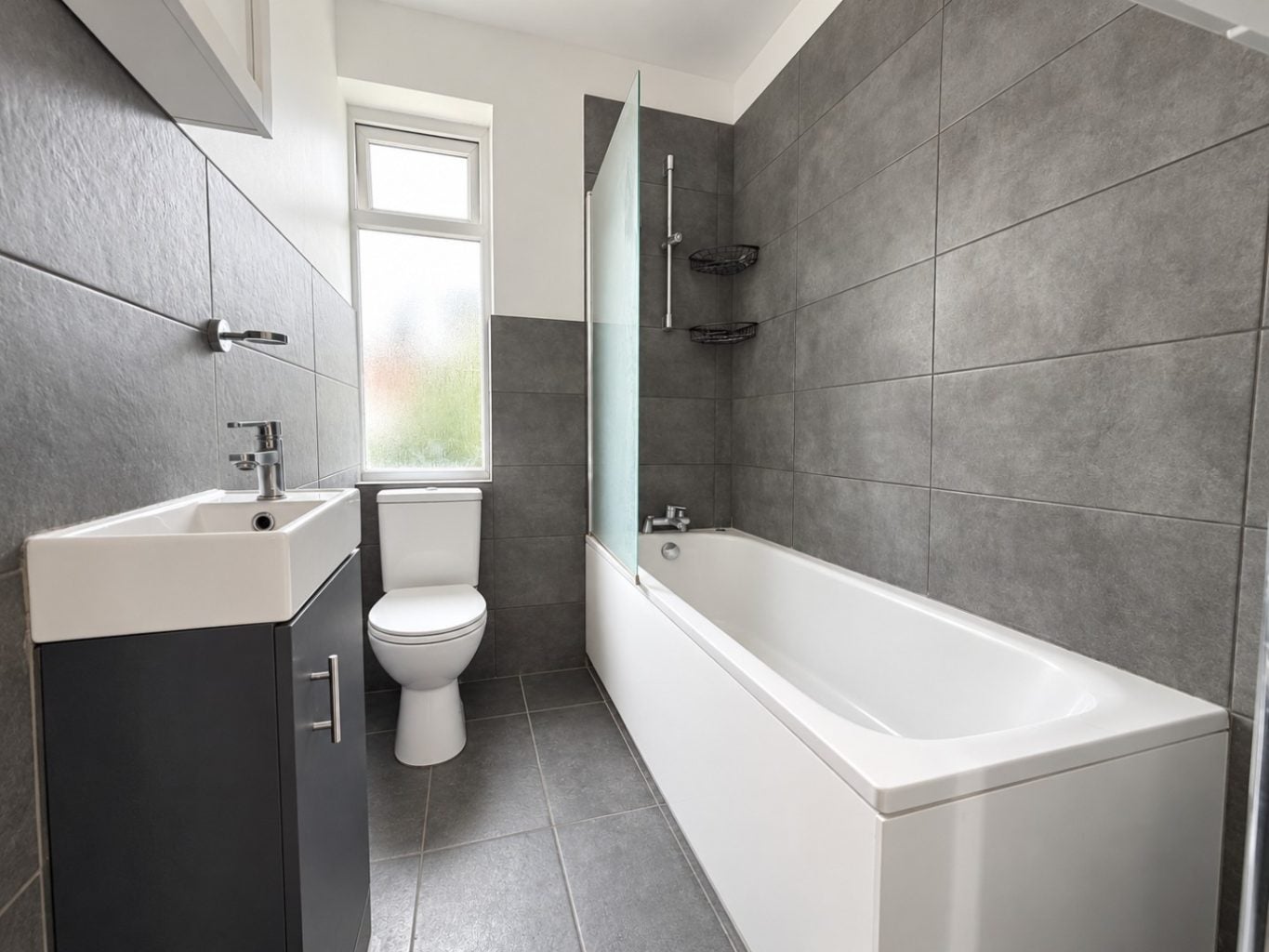 Flat Monmouth Road in Greater London