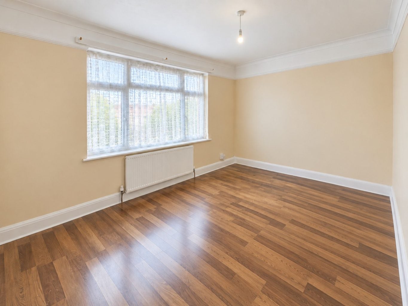 Flat Monmouth Road in Greater London