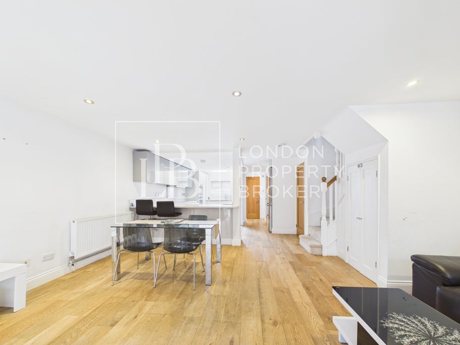 House Telegraph Place in Greater London