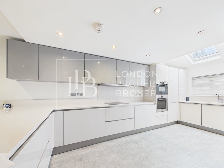 House Telegraph Place in Greater London