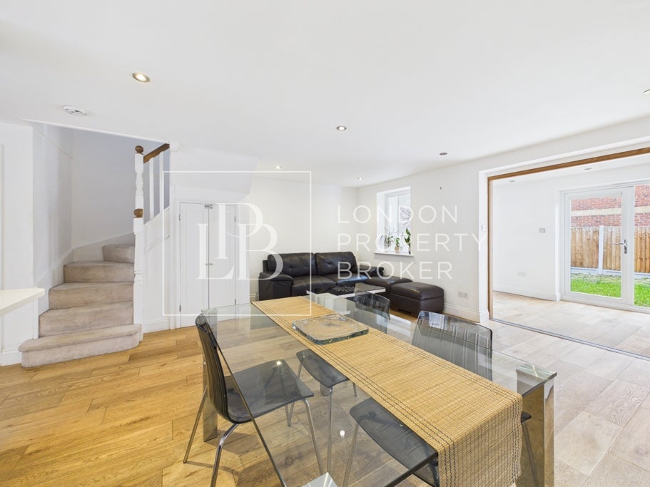 House Telegraph Place in Greater London