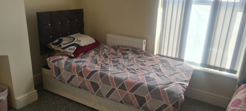 Room Dymock Road in Preston