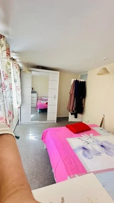 Room Barking Road in Greater London