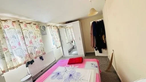 Room Barking Road in Greater London