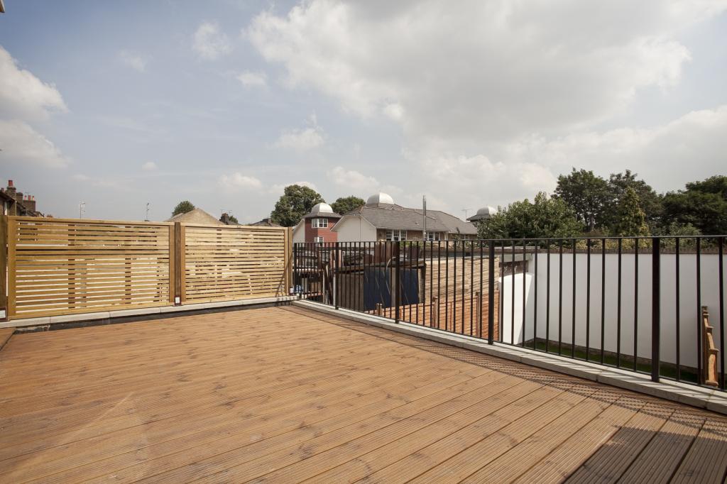 Flat Southgate Road in Greater London
