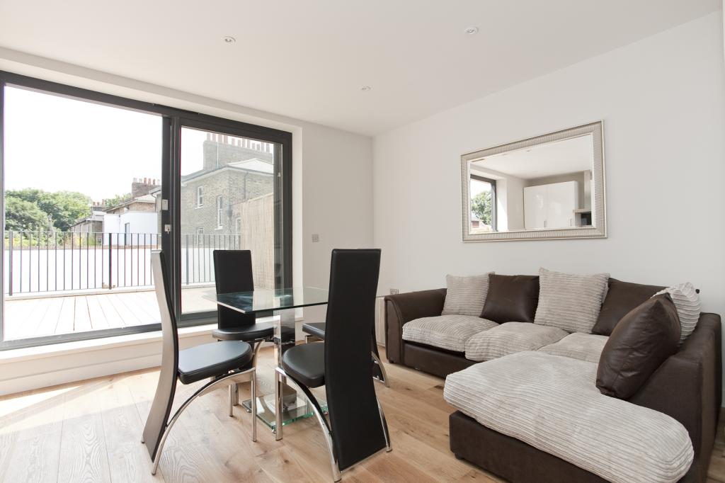 Flat Southgate Road in Greater London