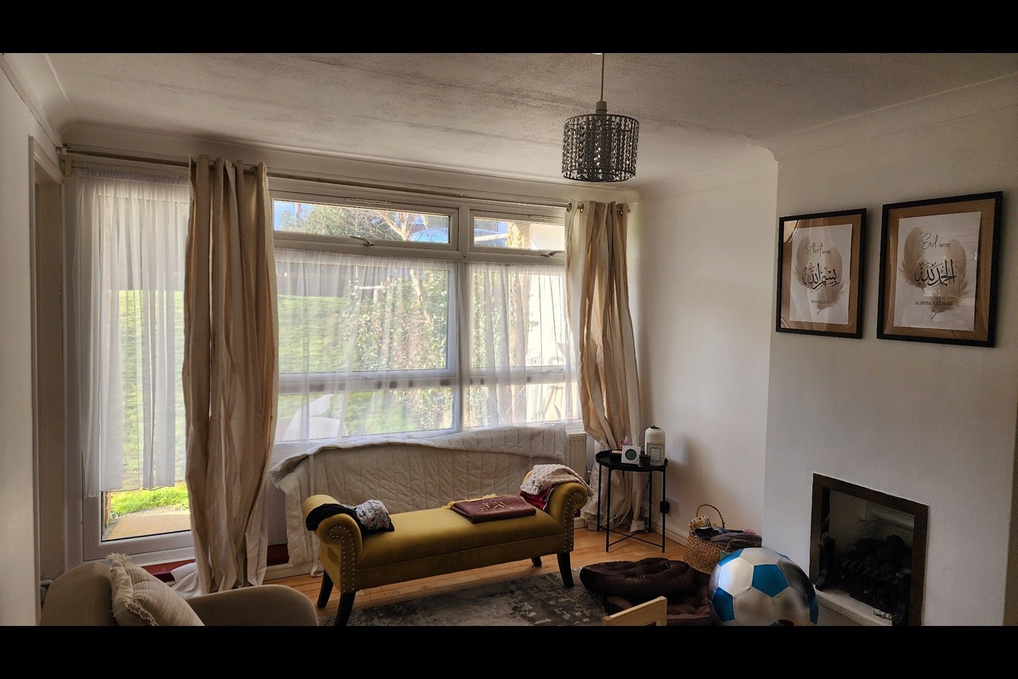 Flat Outram Road in Greater London