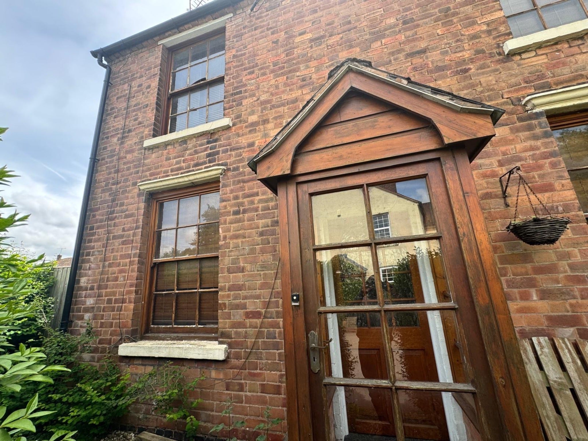 House Yew Tree Lane in Wolverhampton